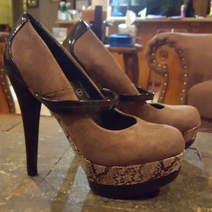 Call It Spring Black & Tan Snakeskin Pumps Sz 7